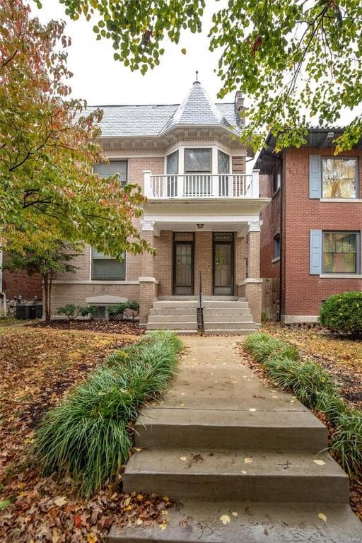 6038 Westminster Place, St. Louis, Missouri 63112, United States