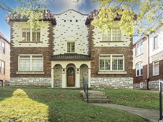 7218 Forsyth Boulevard, University City, Missouri 63105, United States