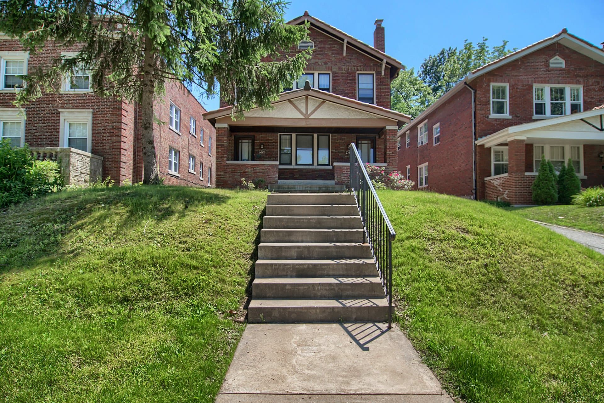 7232 Forsyth Boulevard, University City, Missouri 63105, United States