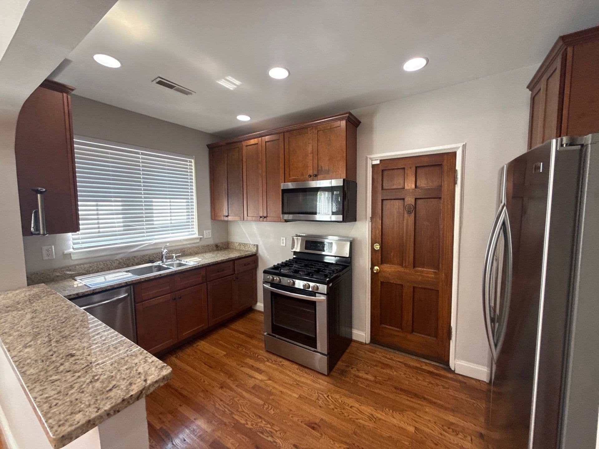 Apt 7 photo